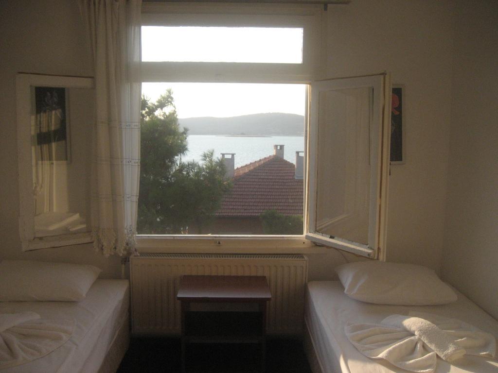 Mavi Pension Hotell Ayvalı Eksteriør bilde