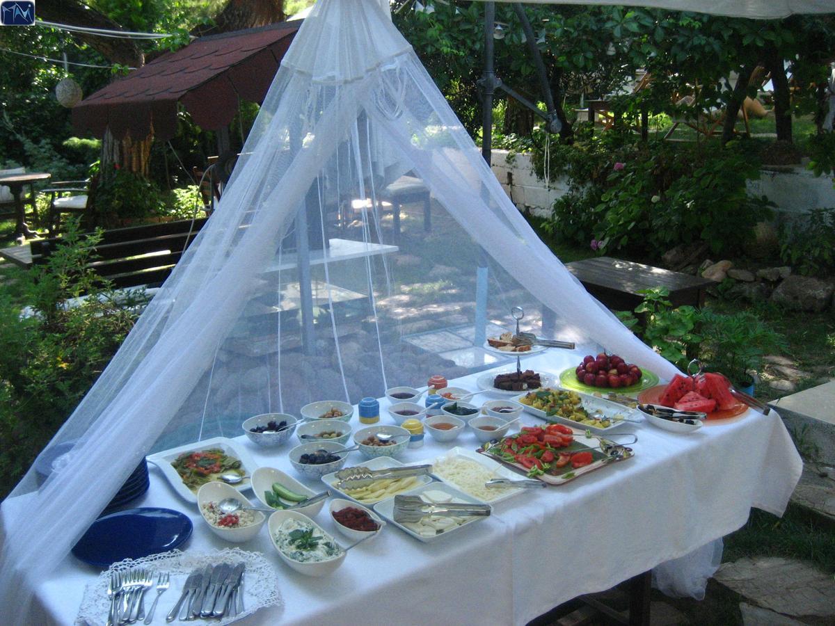 Mavi Pension Hotell Ayvalı Eksteriør bilde